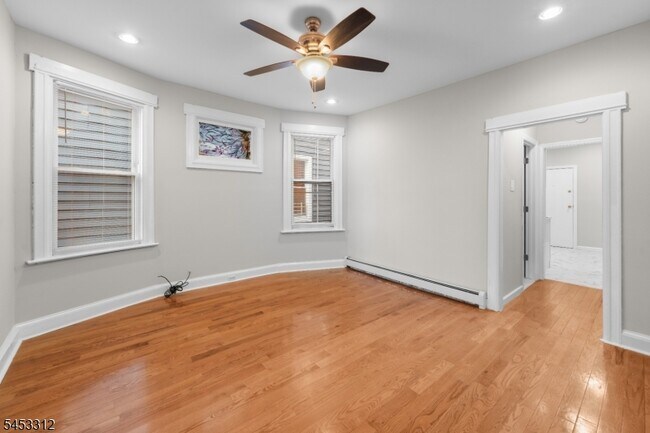 Building Photo - 185 N 18th St