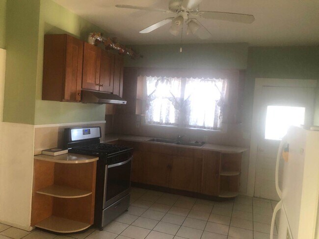 Building Photo - 80 Rodman St