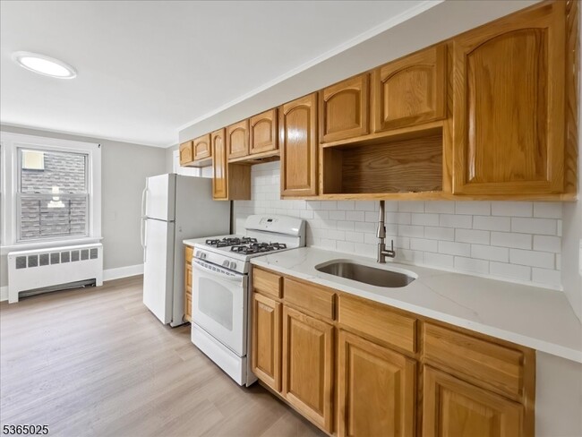 Primary Photo - 109 Division Ave
