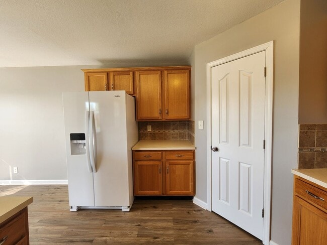 Building Photo - Your Next Home Sweet Home Awaits!