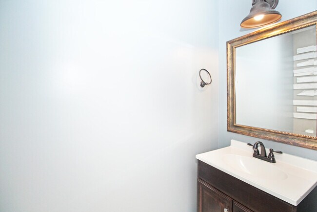Building Photo - 896 Rose Ct
