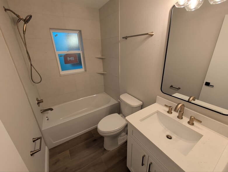 Building Photo - 7 Chinaberry Cir