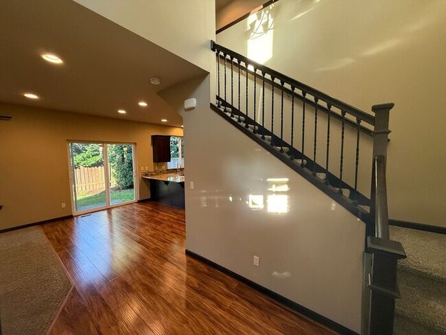 Building Photo - 713 Park Ln