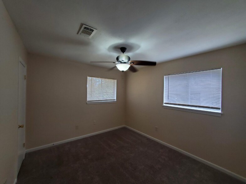Building Photo - 106 Ivy St