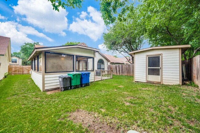 Building Photo - 6158 Valley Clf