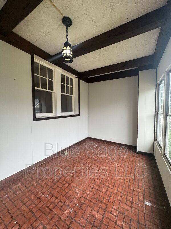 Building Photo - 124 N Pennock Ave