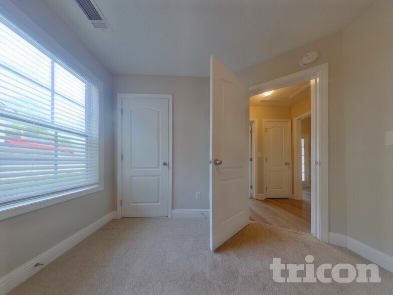 Building Photo - 349 Morning Star Dr