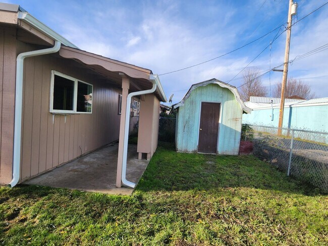 Primary Photo - 271 E Everett Ave
