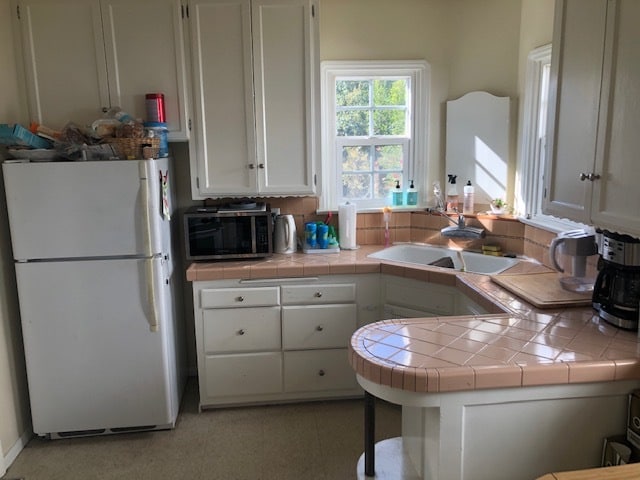 Kitchen - 2581 Amherst Ave