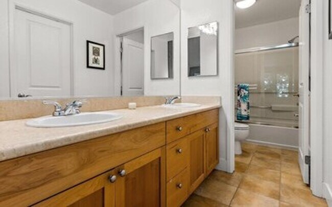 Building Photo - Gorgeous Two-Bedroom Condo with Golf Course Views in San Ramon!
