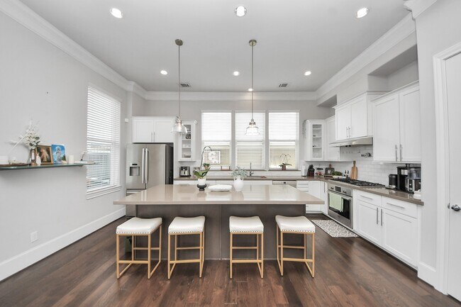 Building Photo - 9614 Riddlewood Ln