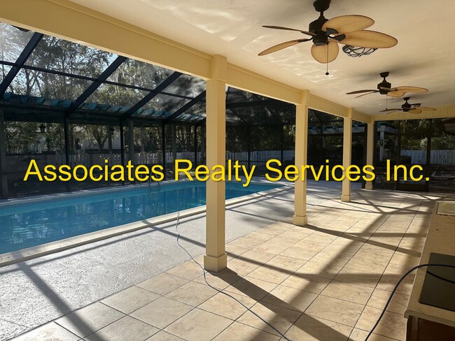 Building Photo - Beautiful Large Home with Screened Pool in Buckingham West!