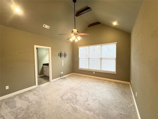 Building Photo - 33 Leona Dr