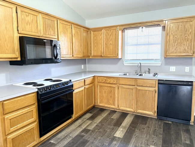 Building Photo - 2412 Cimmaron Dr