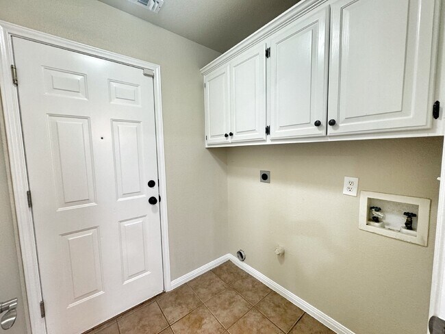 Building Photo - 2062 N Ranch Estates Blvd