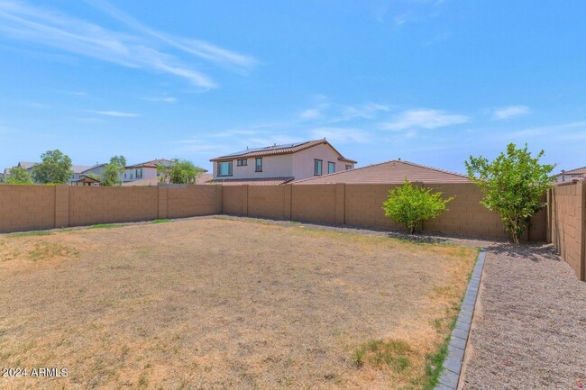 Building Photo - Charming 5-bedroom 3 car garage home in Go...