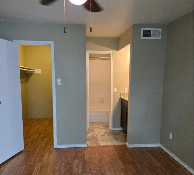 Building Photo - 12660 Ashford Point Dr