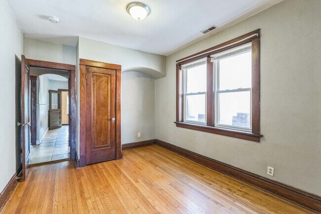 Building Photo - 5512-5514 S Grand Blvd