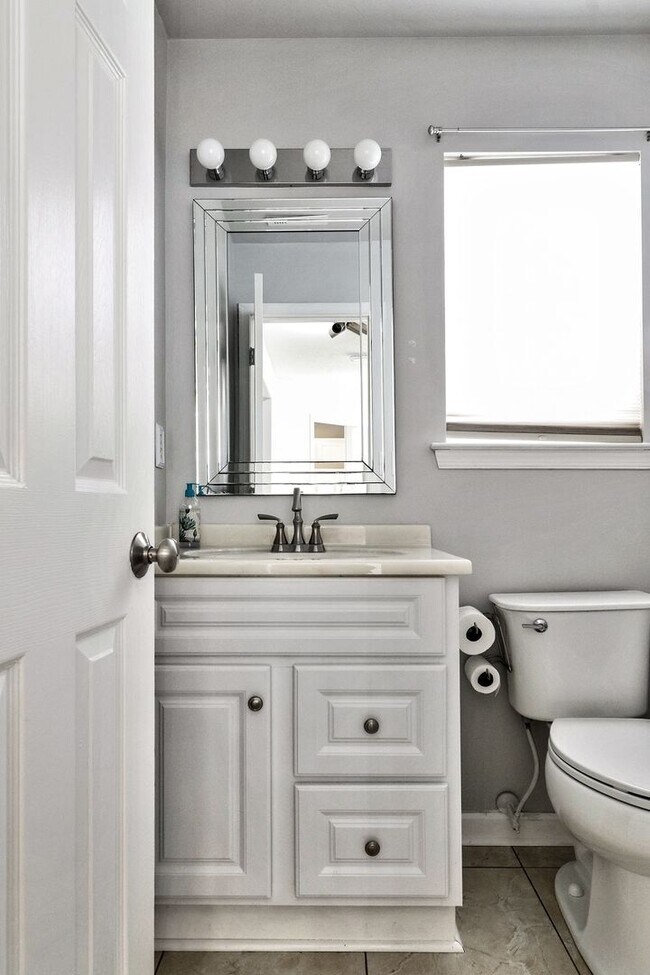 Building Photo - Beautiful 5 bedroom home in Grassfield Area of Chesapeake, VA