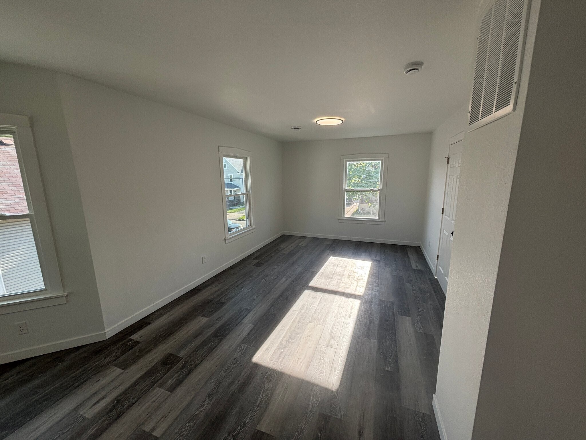 Building Photo - 5807 20th Ave