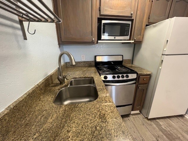 Building Photo - 3125 Sondra Dr