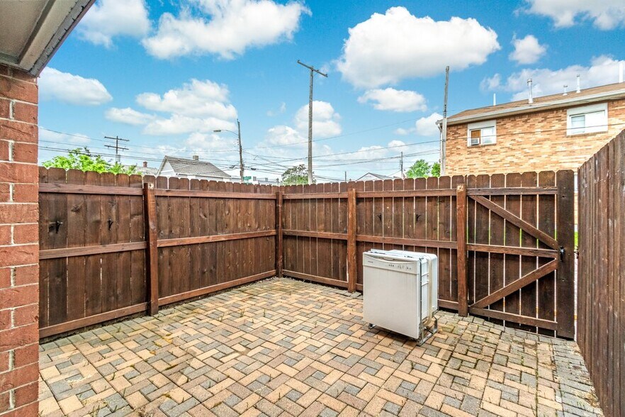 Private Patio - 1327 Fair Ave