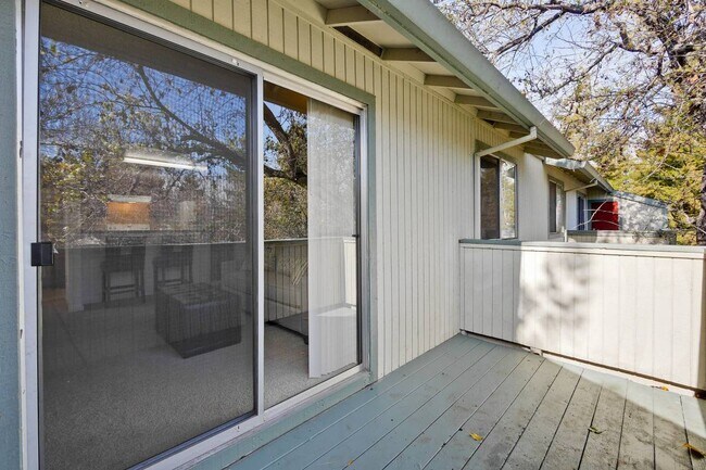 Building Photo - 39581 Ross Common