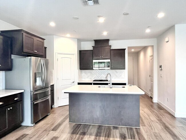 Building Photo - 377 Traverse Dr S