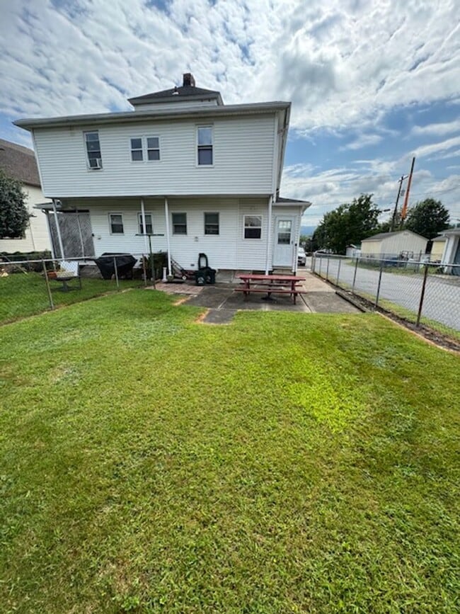 Building Photo - 3 Bedroom in Plains