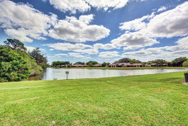 Building Photo - 5851 Parkwalk Dr