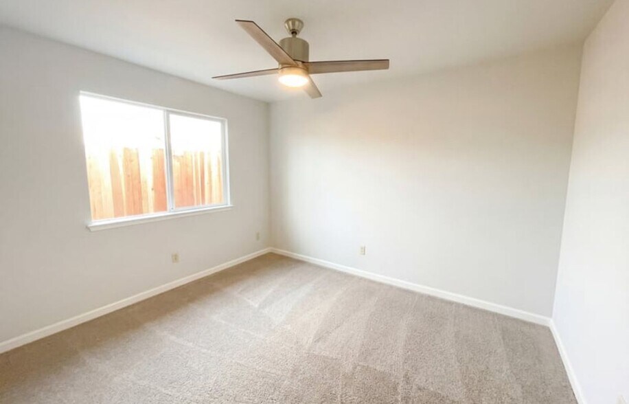 Building Photo - 4744 Ponderay Ln