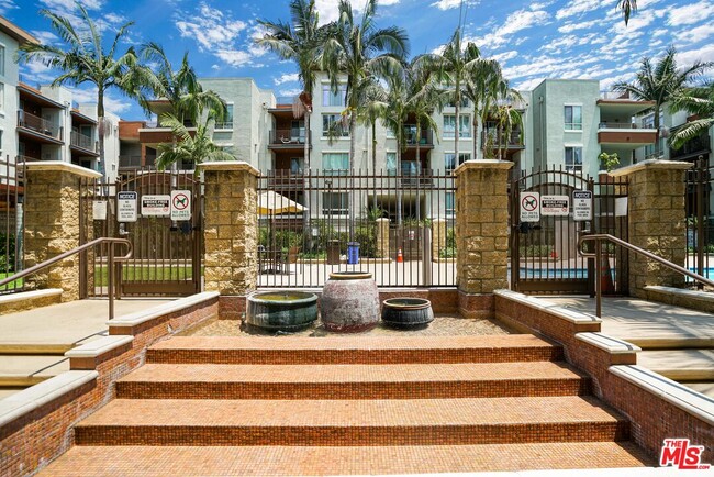 Building Photo - 100 S Alameda St