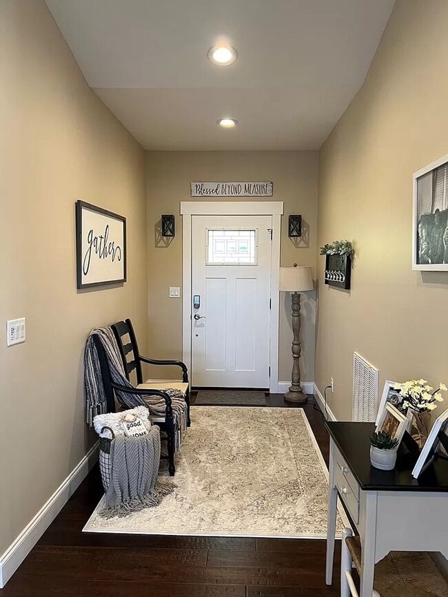 Building Photo - Stunning 3-Bedroom Home with Deck, Patio & Large Yard in Kodak, TN