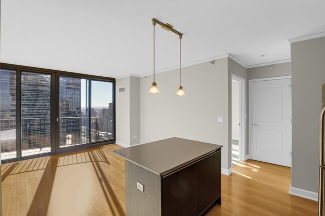 Building Photo - 225 N Columbus Dr