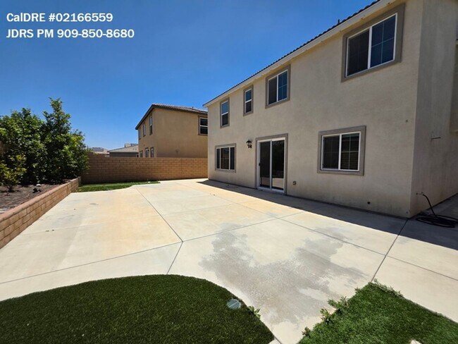 Building Photo - Ontario 4 Bedroom Home