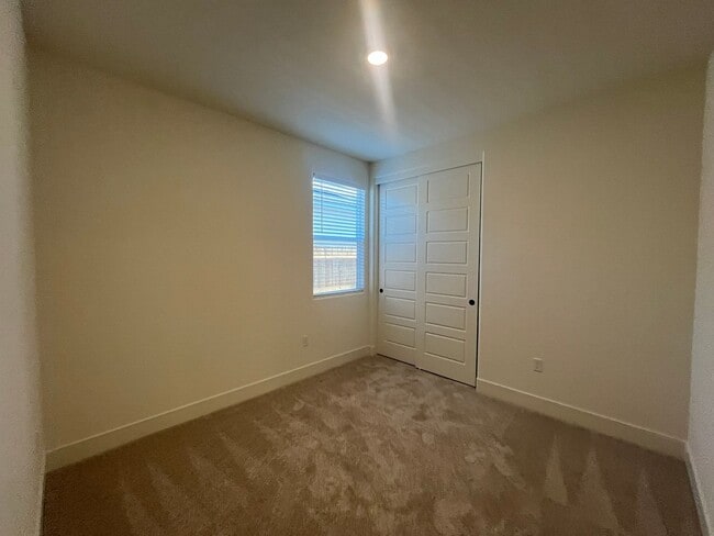 Building Photo - 2312 N Kayenta St