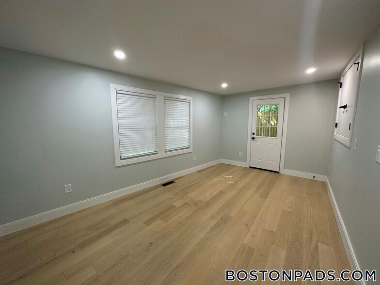 Building Photo - 3 Walley St