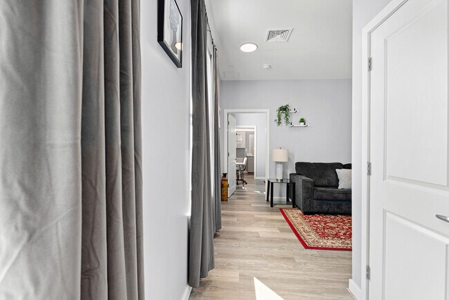 Building Photo - 95 Broadway-SI ID1240367P