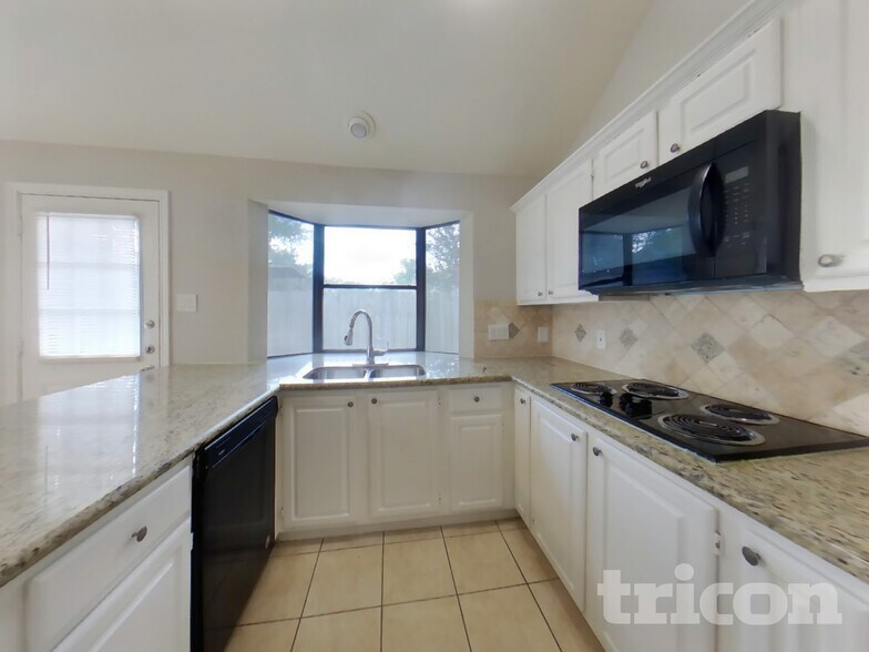 Building Photo - 13822 Cantwell Dr