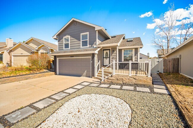 Building Photo - Stunning tri-level remodeled home in Briargate!