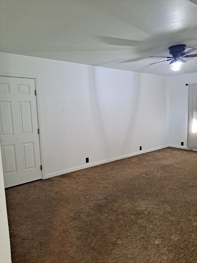 Building Photo - 936-10 Molello   #25-27 Villa Drive