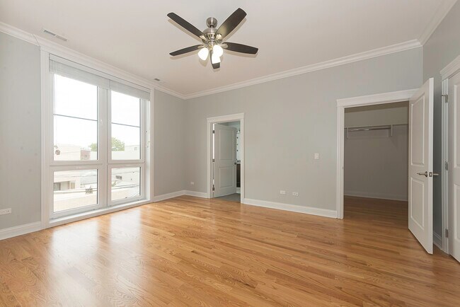 Building Photo - 520 N Western Ave