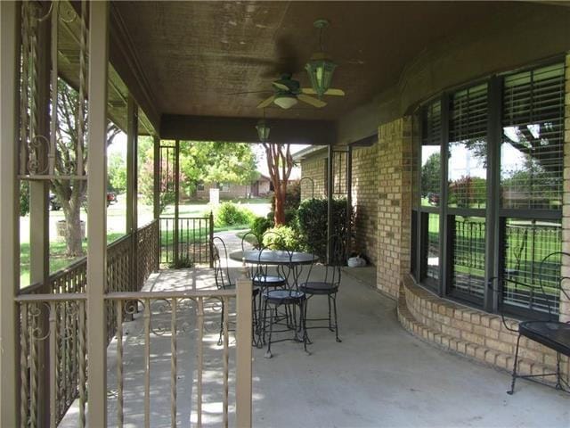 Building Photo - 204 Appaloosa St