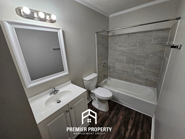 Building Photo - Newly Renovated 3BR Memphis Home w/ Vaulted Ceilings, Brick Fireplace & Covered Patio