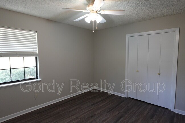 Building Photo - 5122 Presidents Cir