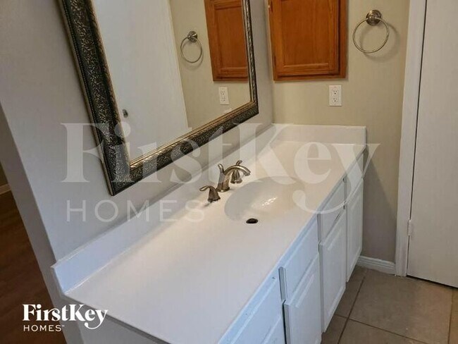Building Photo - 8518 Pearl Lake Dr