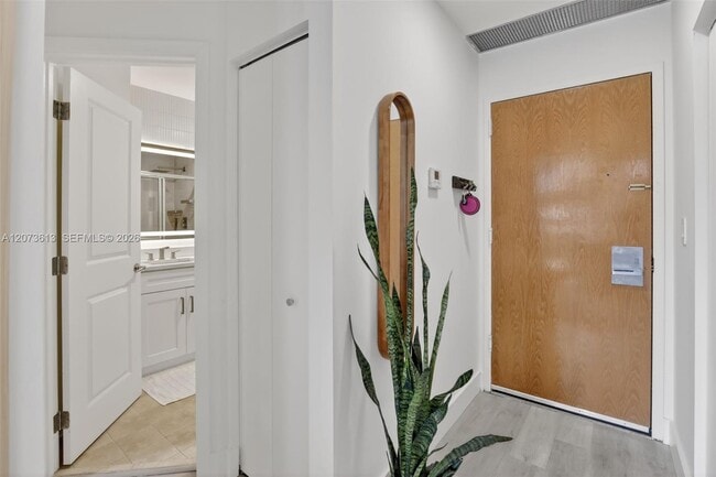 Building Photo - 20185 E Country Club Dr