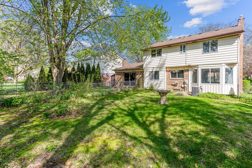 Building Photo - 46323 Gainsborough Dr