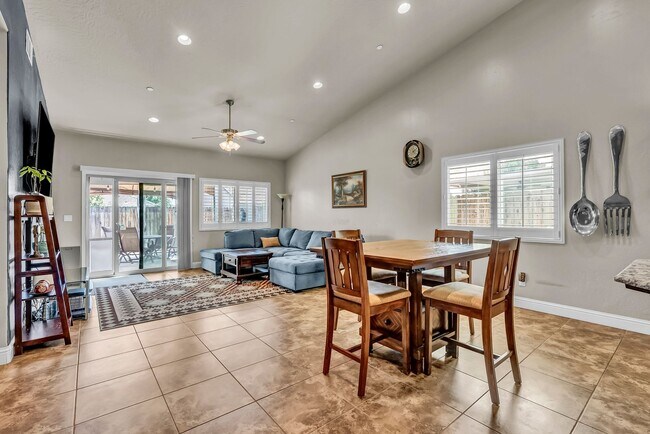Building Photo - Charming 3 bedroom 2 bathroom home located...