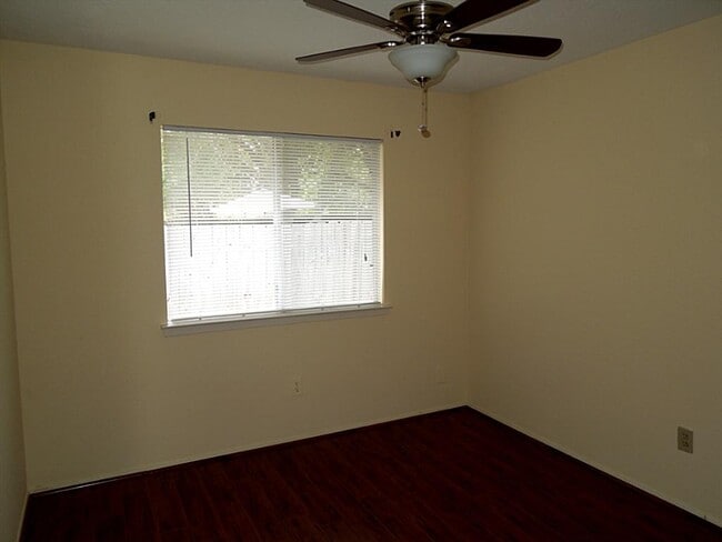 Building Photo - 6811 Renfro Dr